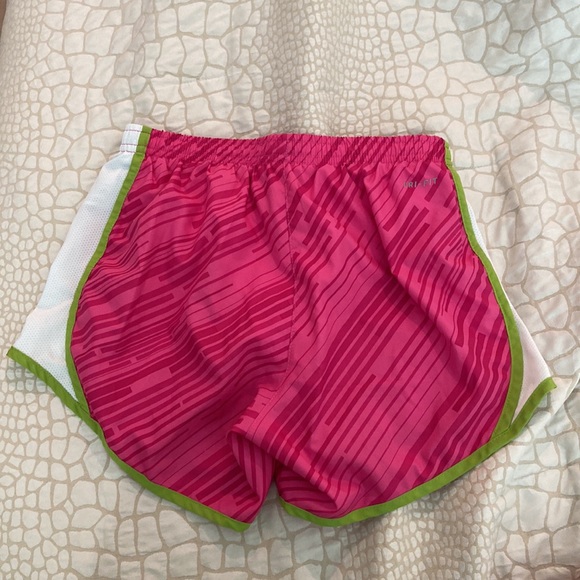 NWOT Nike Girls pink and green shorts size L - Picture 2 of 3